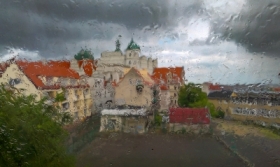 Zamek w deszczu
